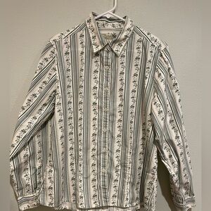 Women’s Cabela white and green striped button down shirt. Size L Regular